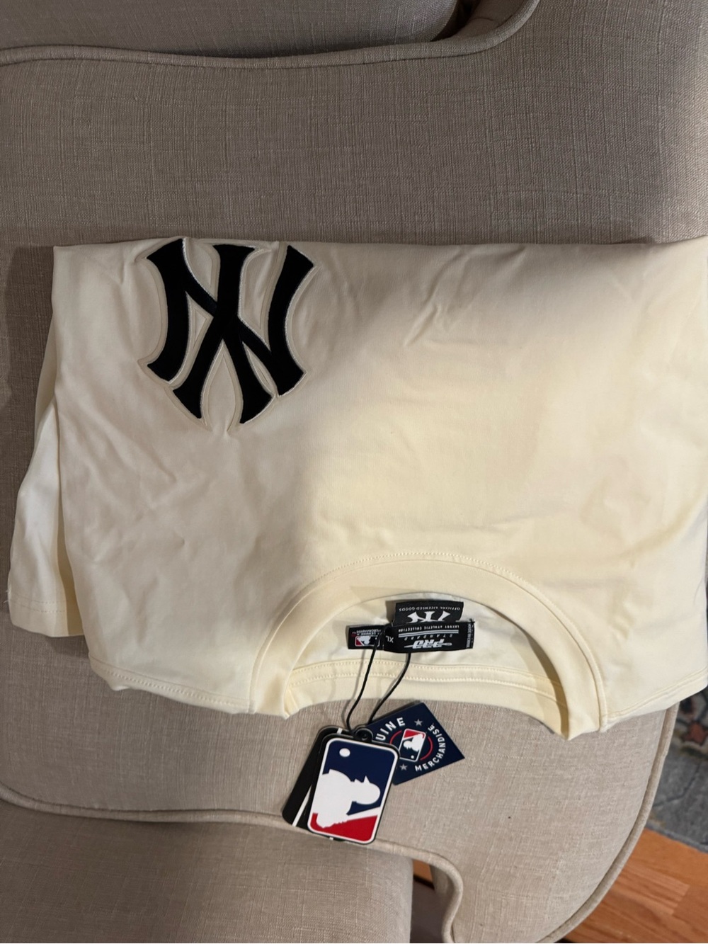 New York Yankees Cream Logo Short Sleeve Tee